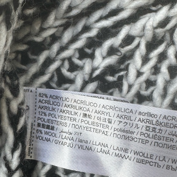 NWT Mango MNG turtleneck sweater size XXL
Pit to pit: 29 1/2”
Length: 20” - Picture 7 of 7